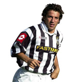 Camisa Juventus I 2001/2002 Retrô Preta e Branca Masculina