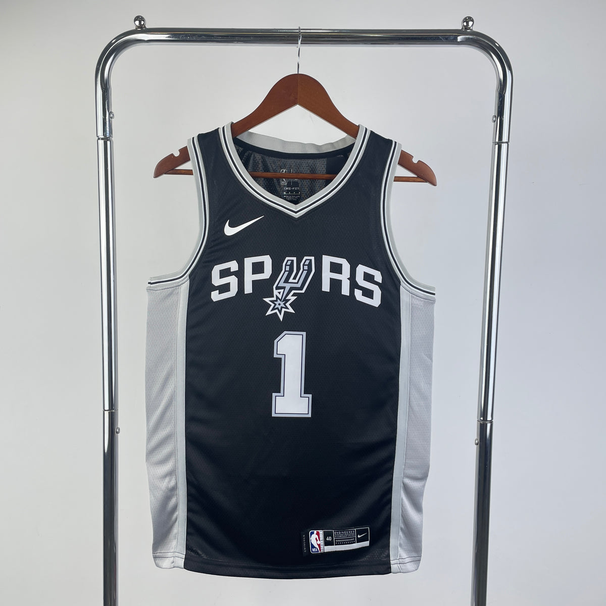 Regata San Antonio Spurs Swingman Icon Edition 23/24 Preta Masculina