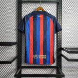 Camisa Barcelona Edição Especial Rosalía Motomami 22/23 Vermelha e Azul Masculina